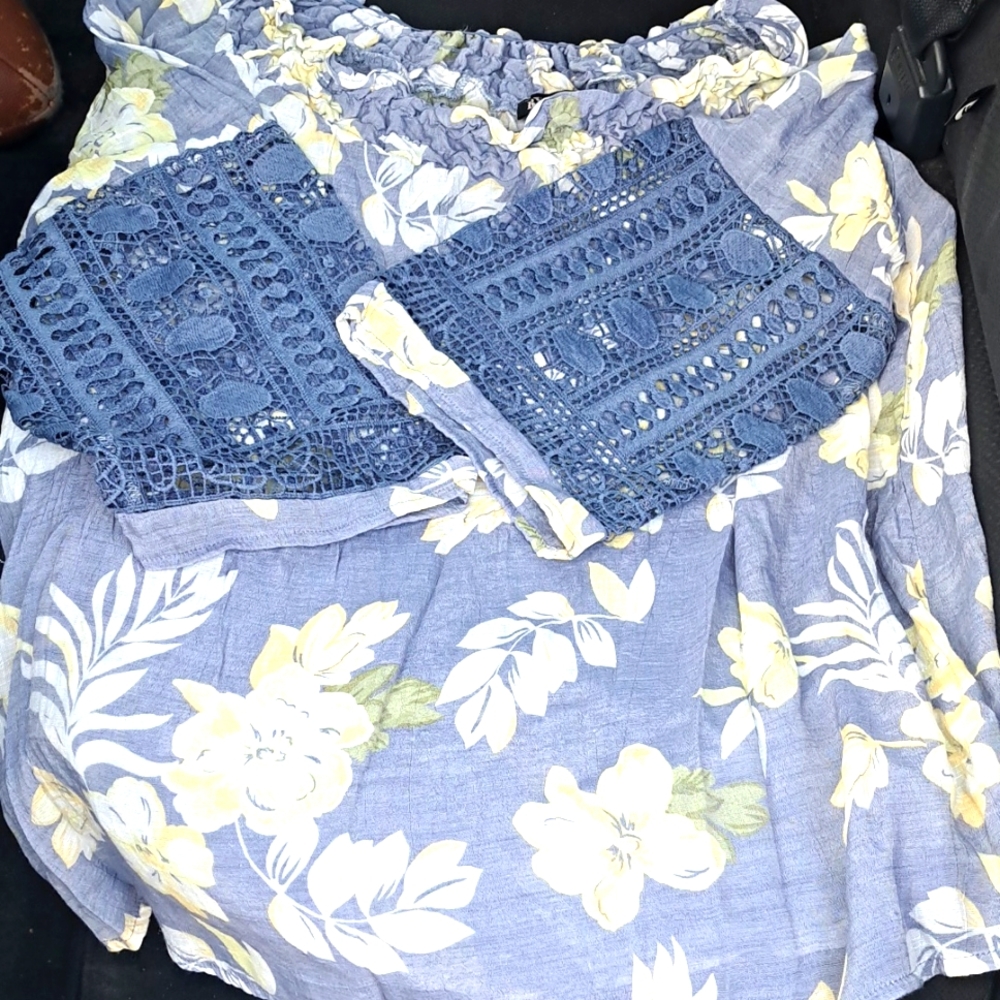 Hawaiian/tropical style top size XL By Design embroidery on each sleeve
